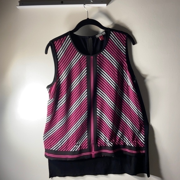 3/$28❤️ Vince Camuto top - Picture 1 of 8